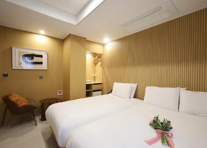 Hotel Nestly 3*
